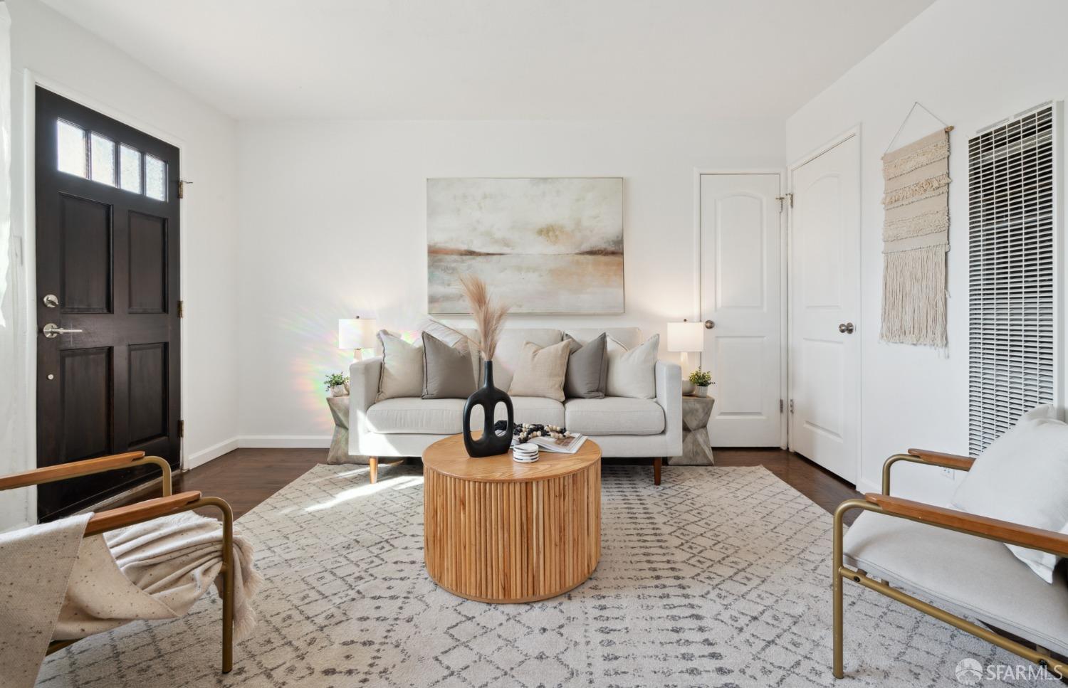 851 Dwight Crescent