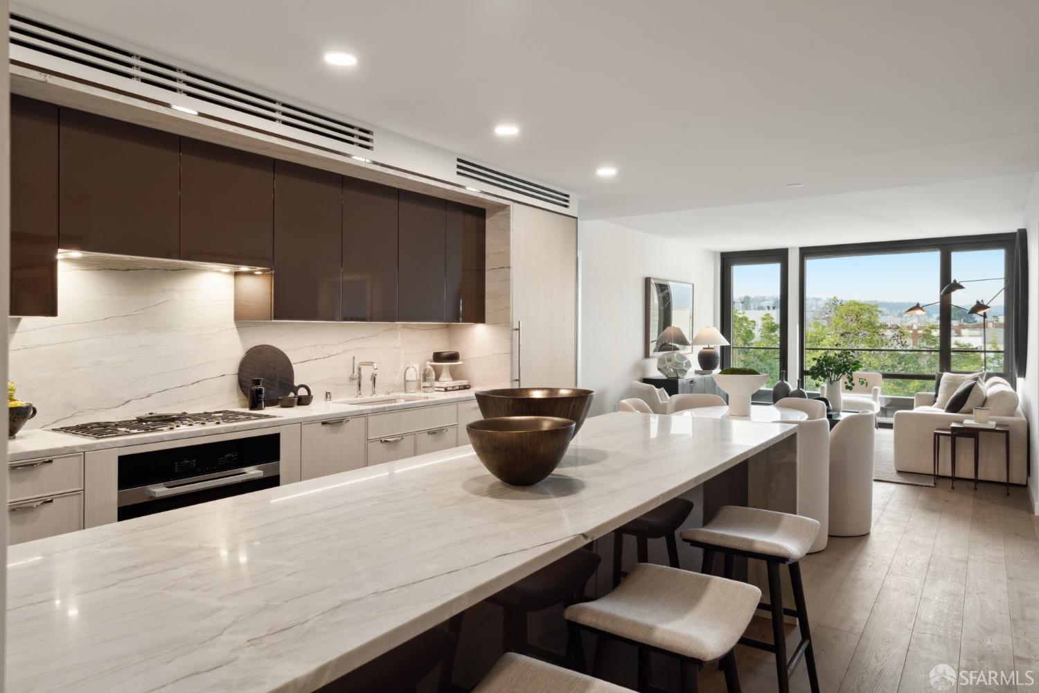 2525 Van Ness Avenue # 302