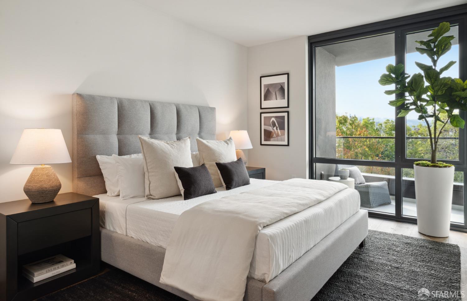 2525 Van Ness Avenue # 302