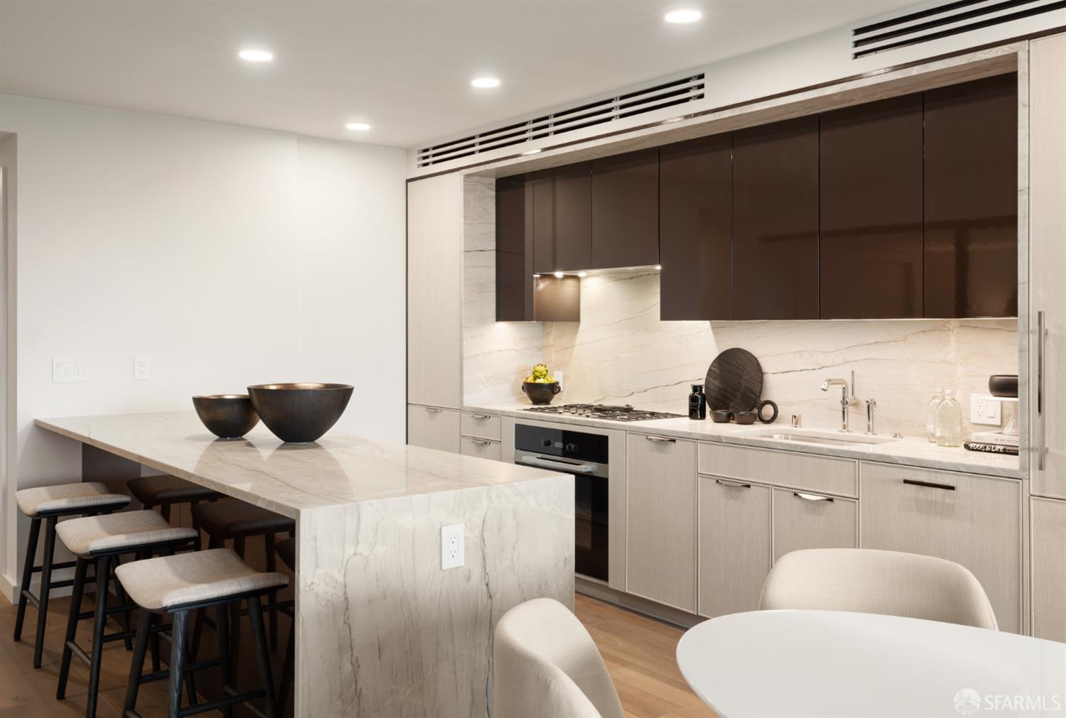 2525 Van Ness Avenue # 302
