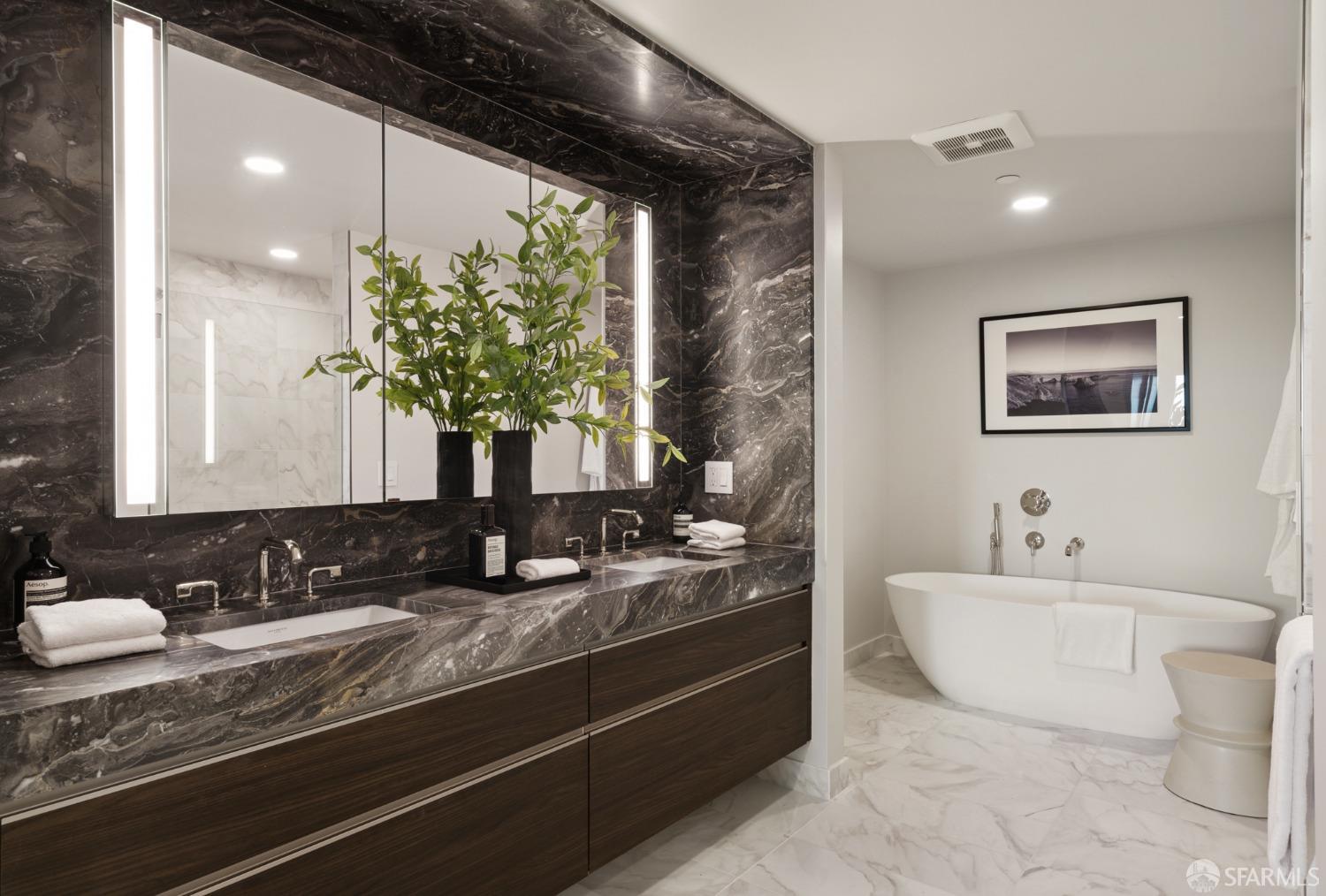 2525 Van Ness Avenue # 302