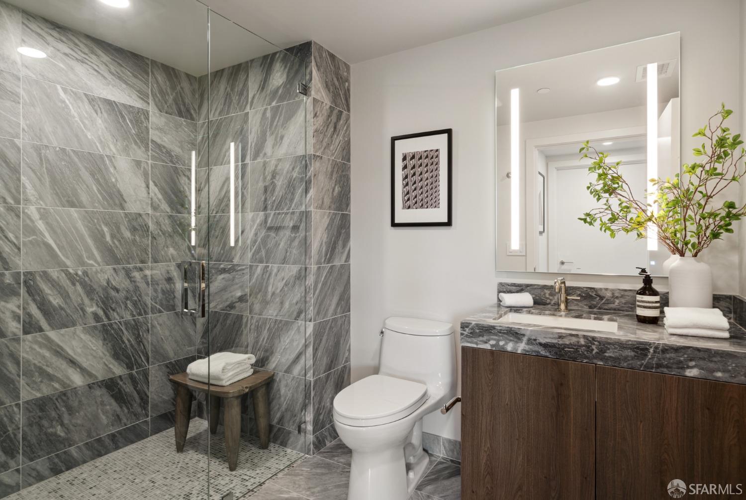 2525 Van Ness Avenue # 302