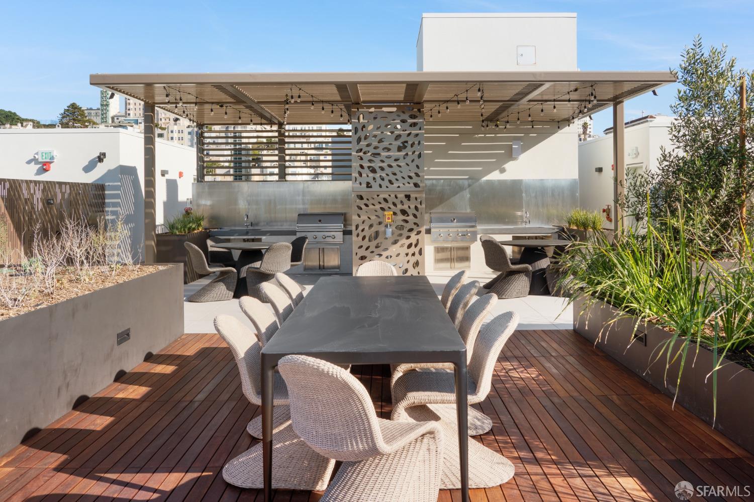 2525 Van Ness Avenue # 302