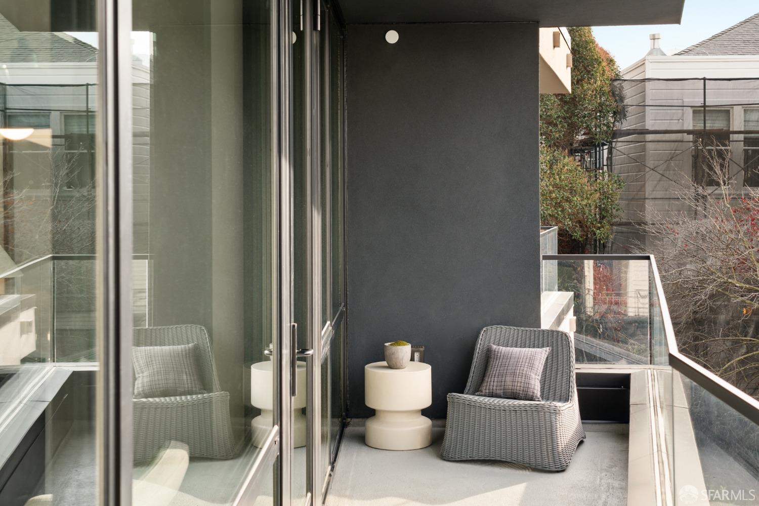 2525 Van Ness Avenue # 302
