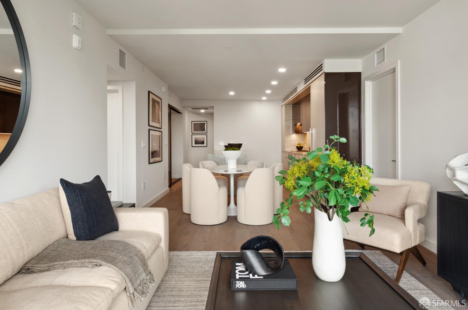 2525 Van Ness Avenue # 302