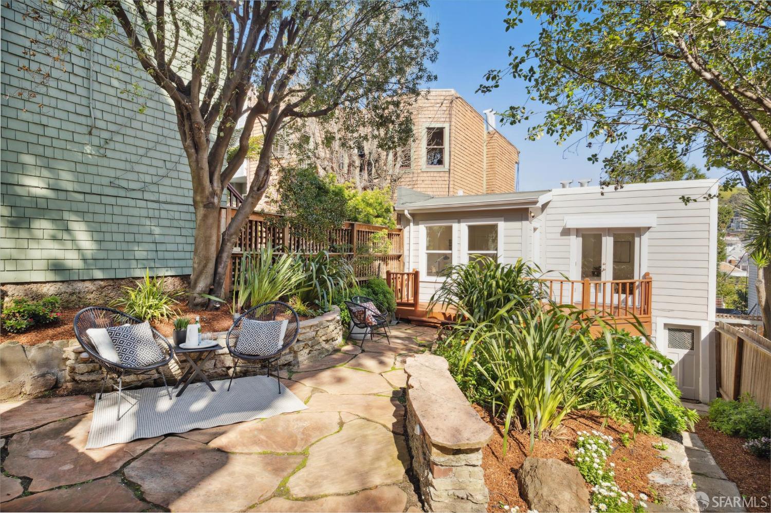 25 Caselli Avenue