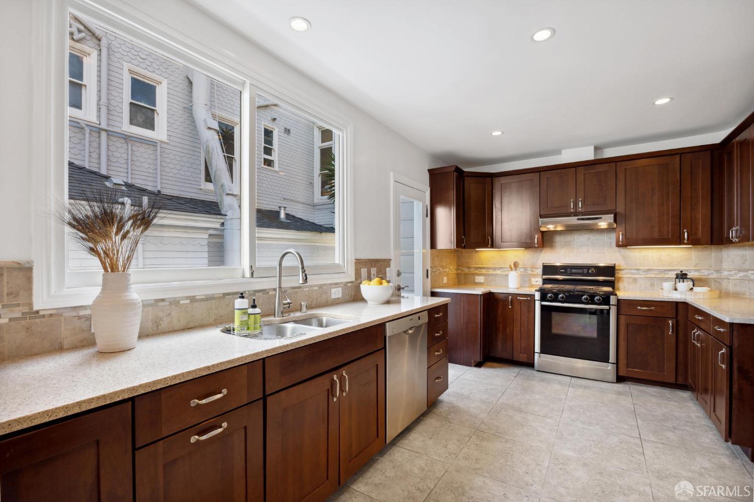25 Caselli Avenue