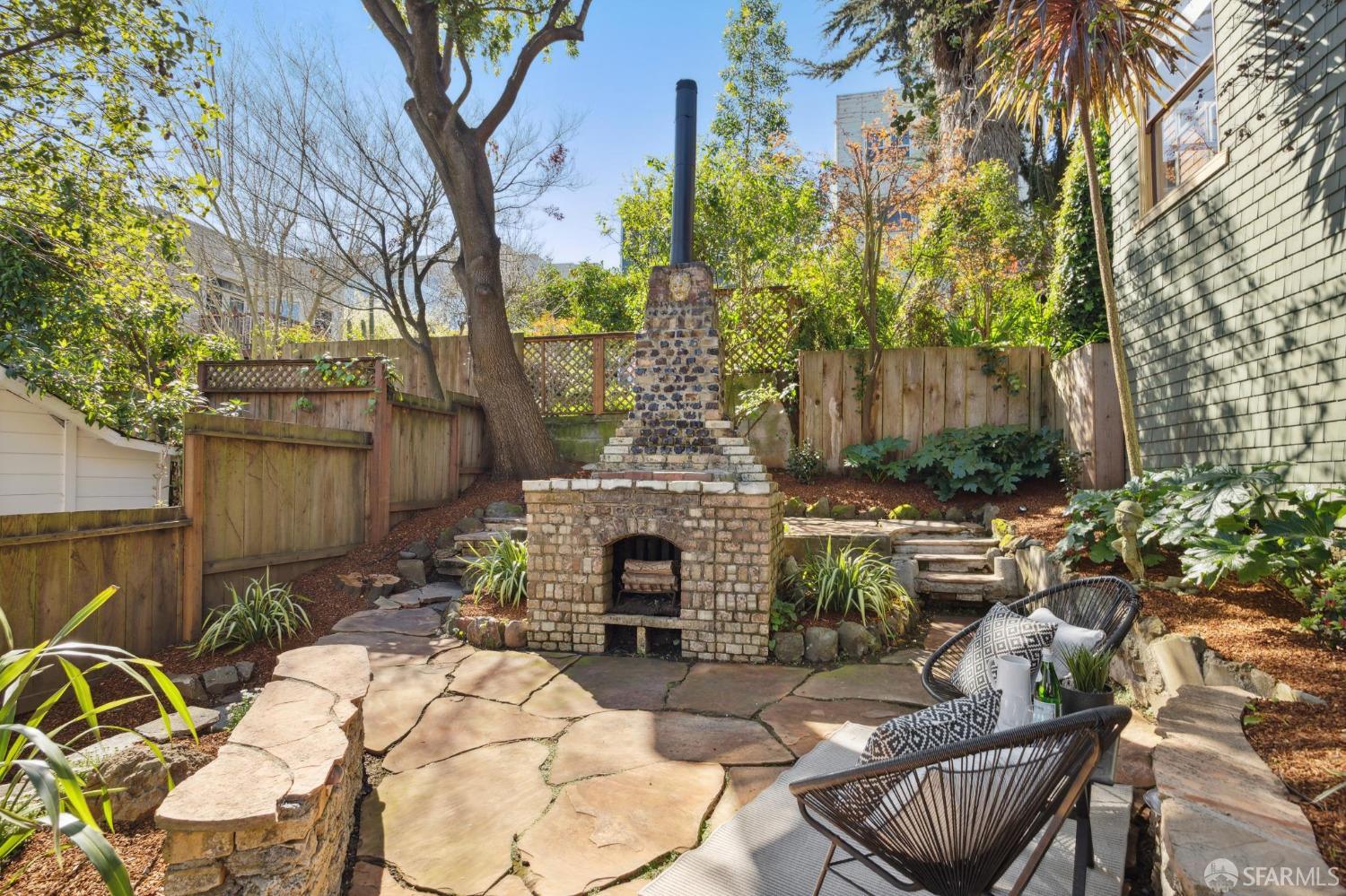 25 Caselli Avenue