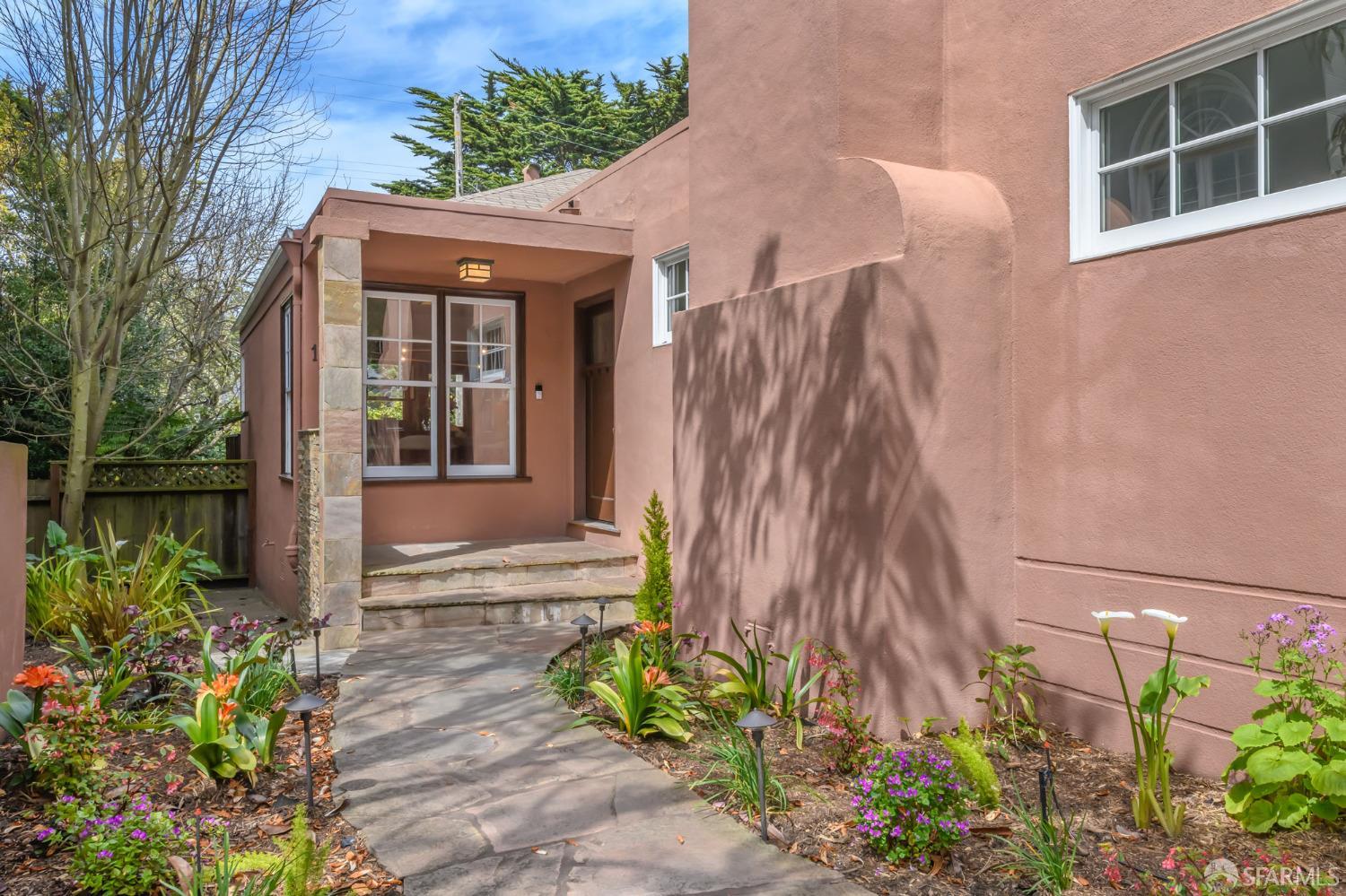 130 Vasquez Avenue