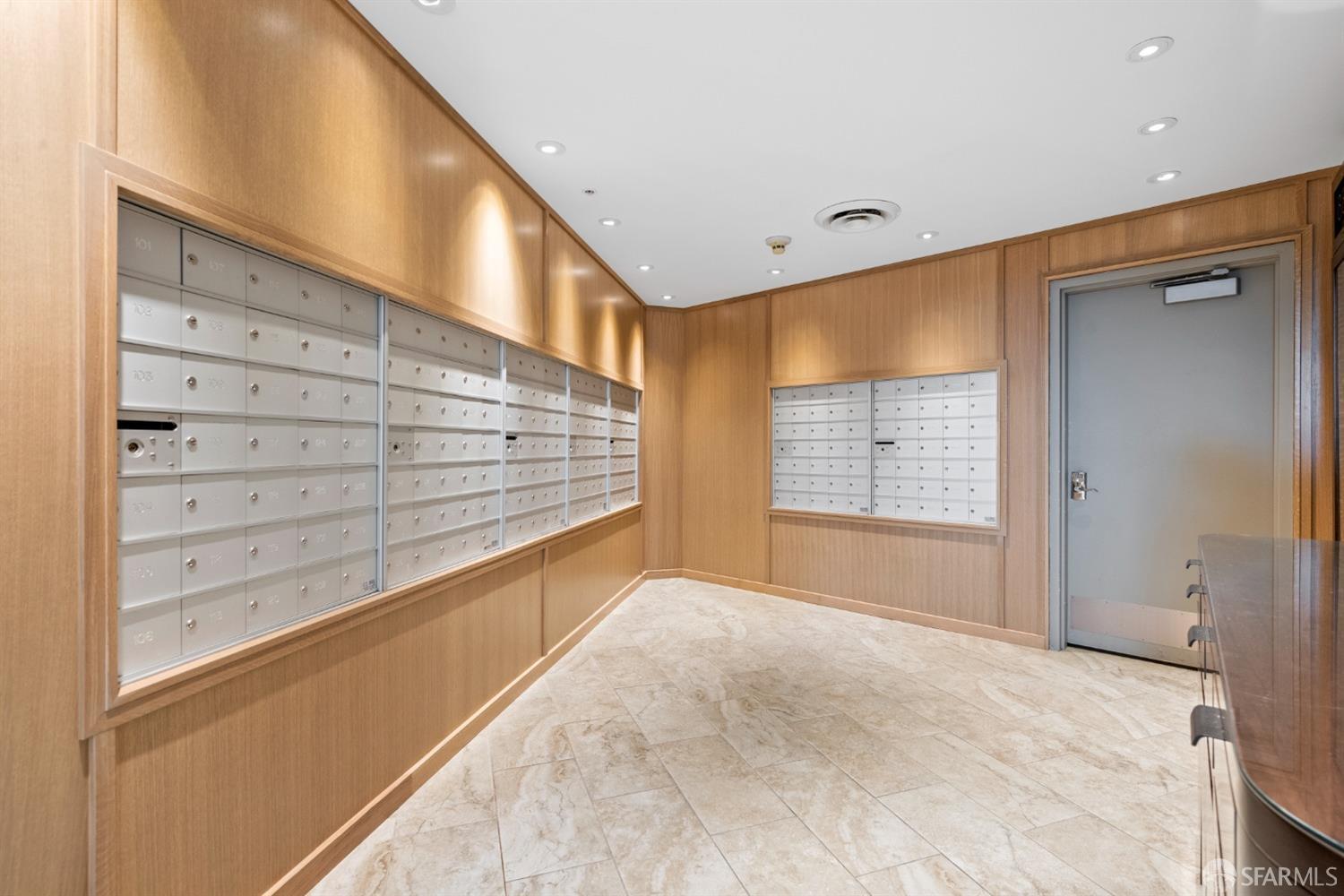 88 King Street # 403