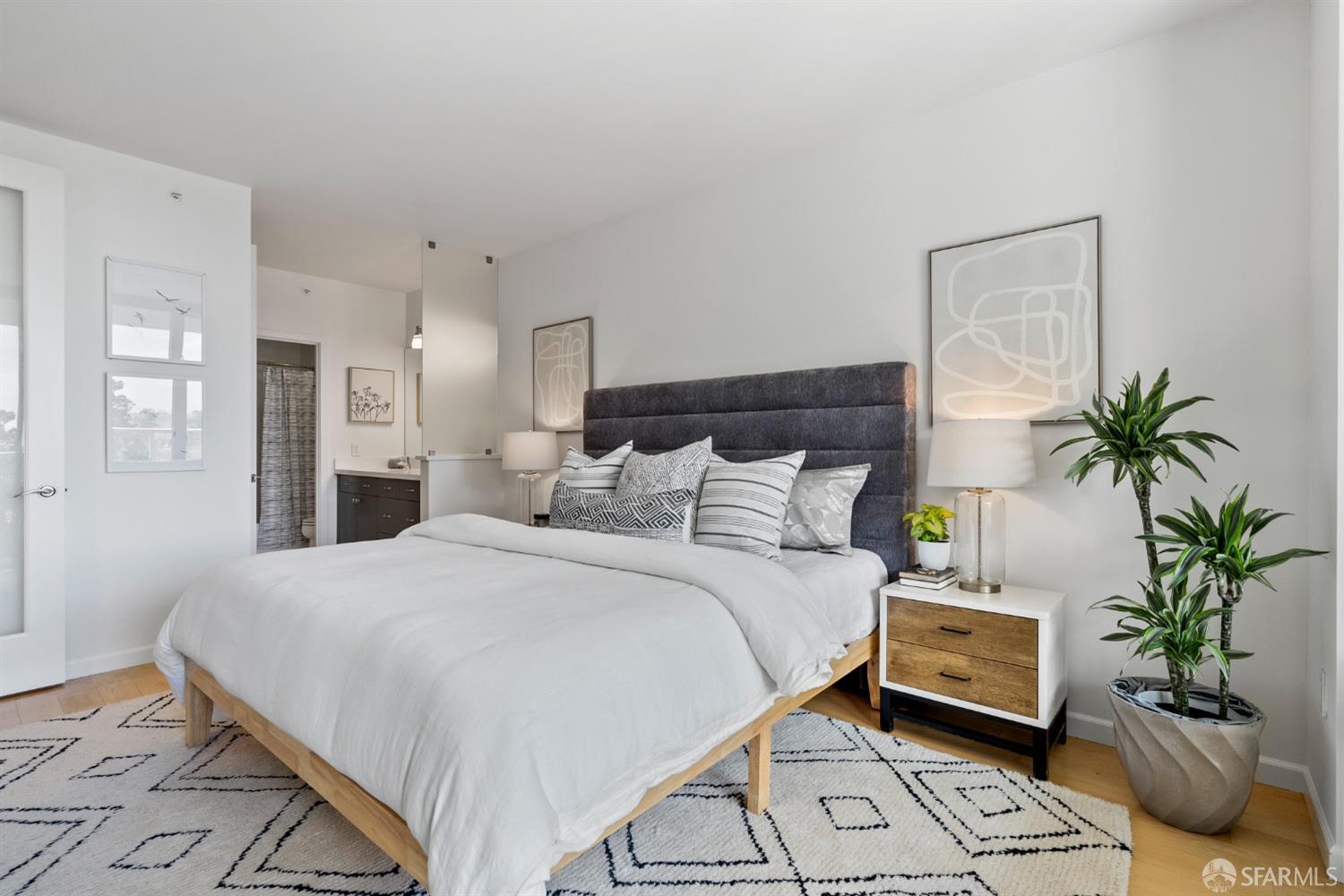88 King Street # 403
