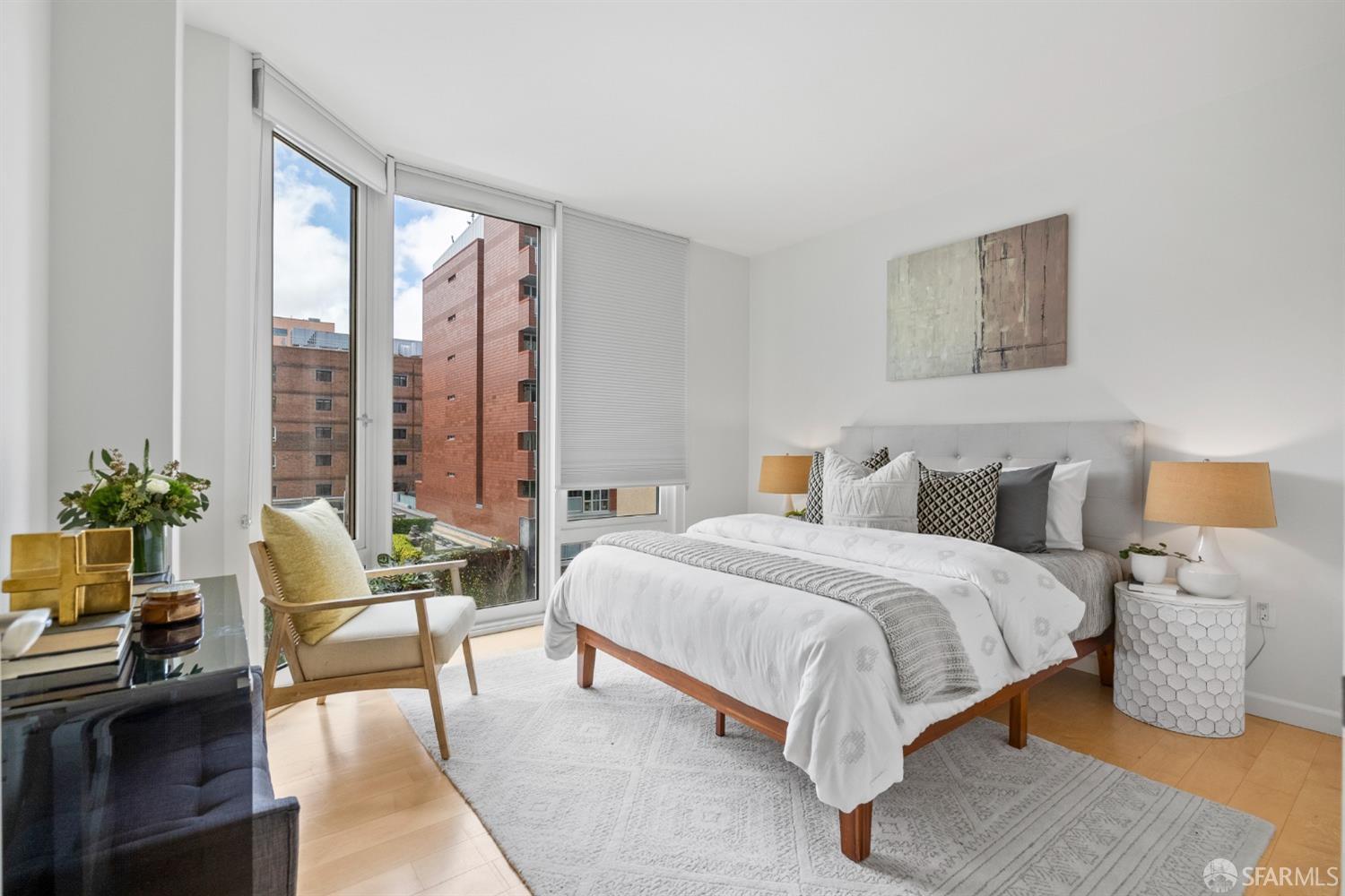 88 King Street # 403