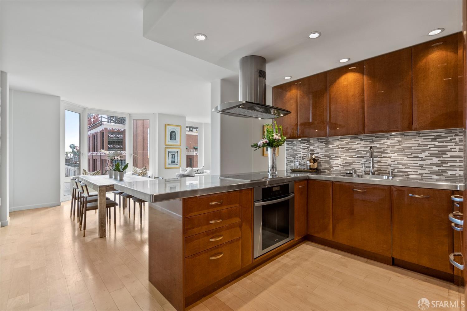 88 King Street # 403