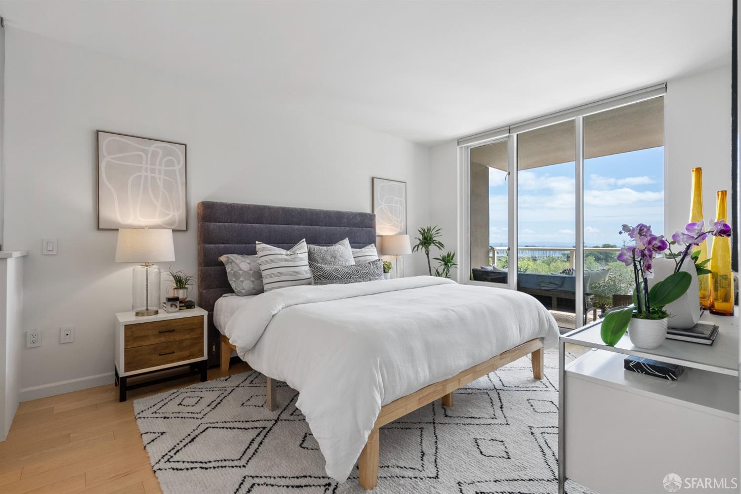 88 King Street # 403