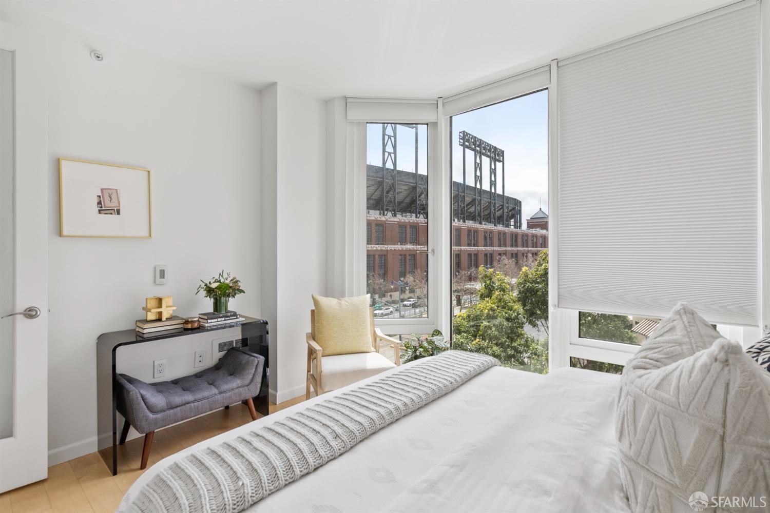 88 King Street # 403