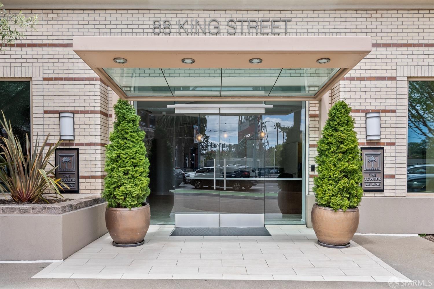 88 King Street # 403