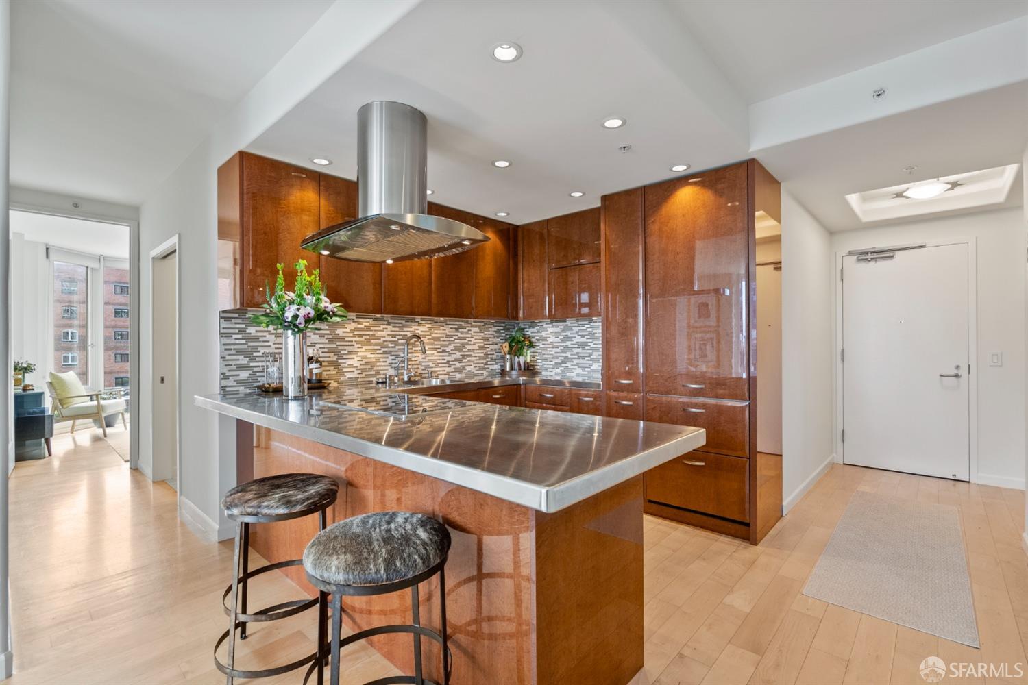 88 King Street # 403