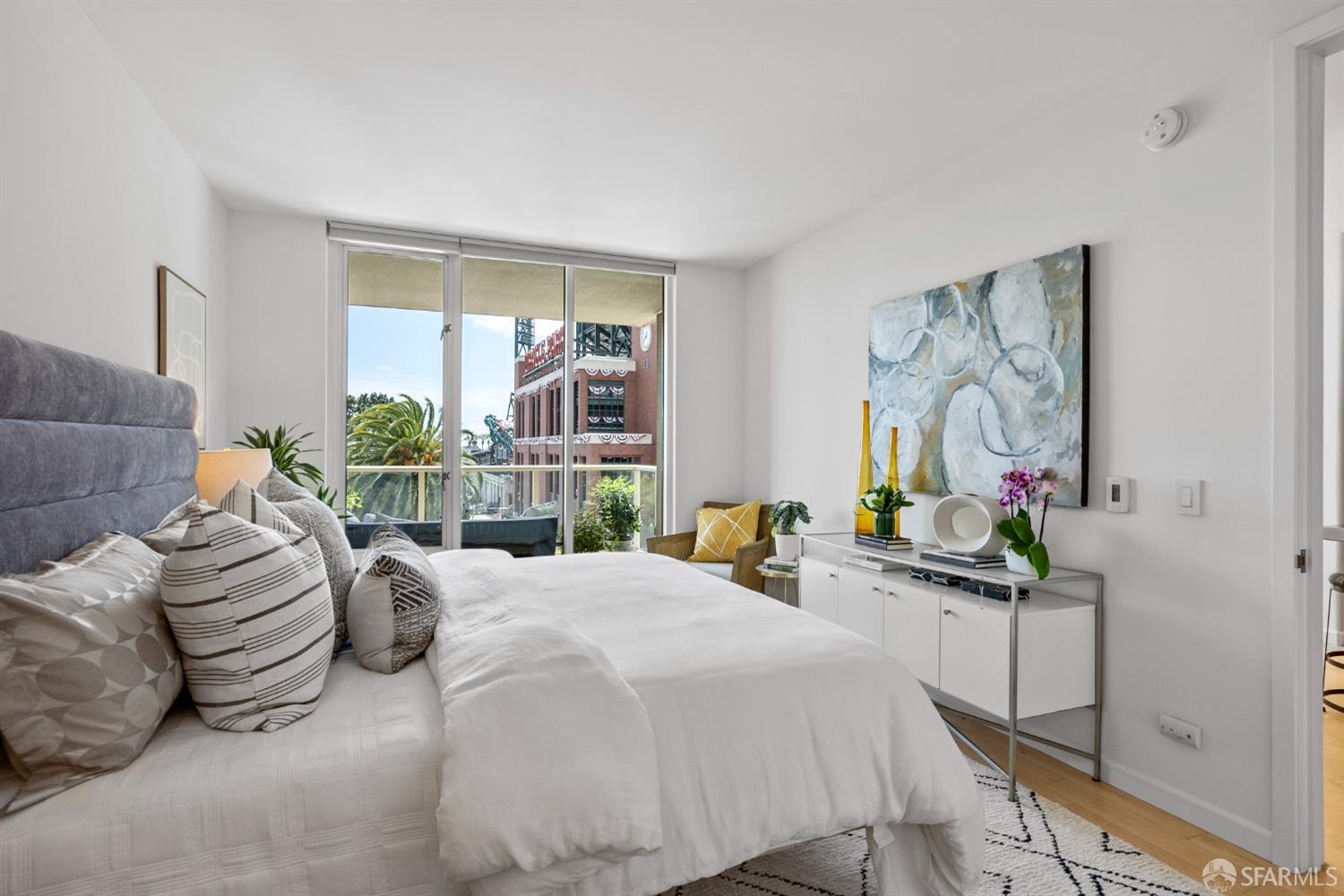 88 King Street # 403