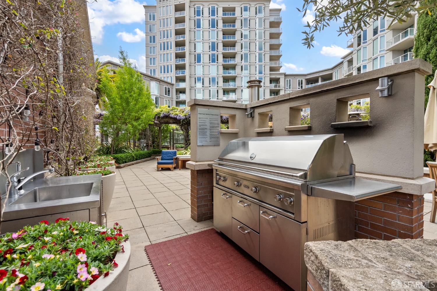 88 King Street # 403