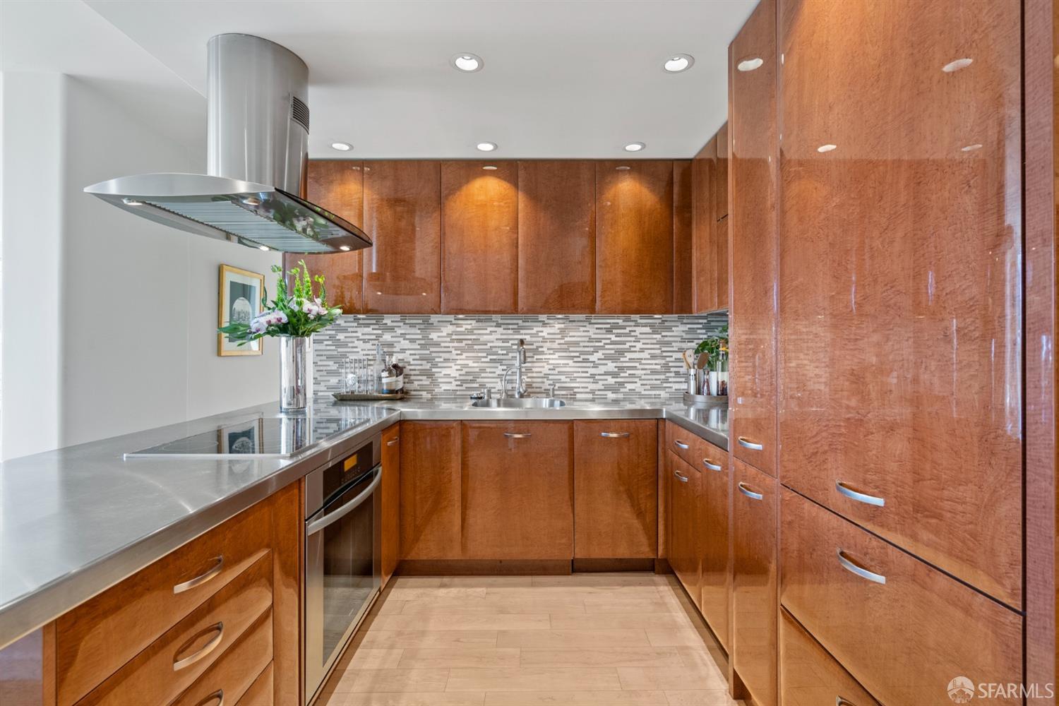 88 King Street # 403