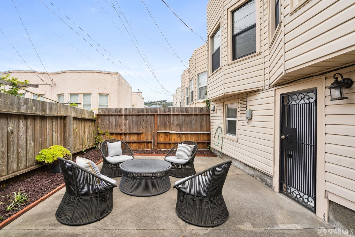 25 Admiral Avenue