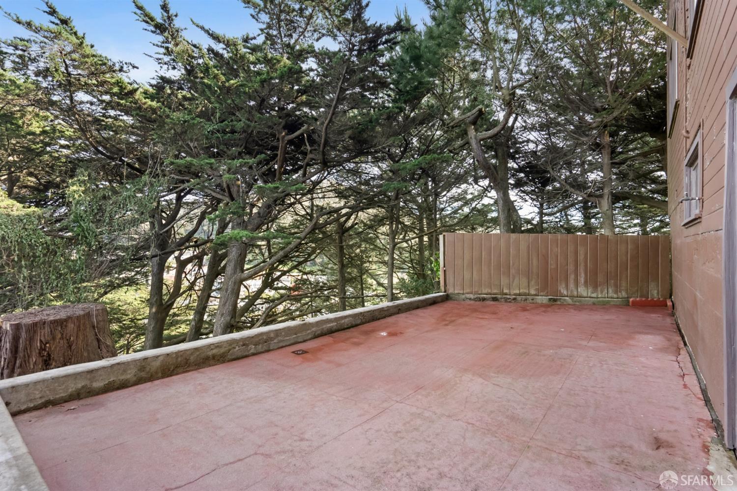 275 Edgehill Way