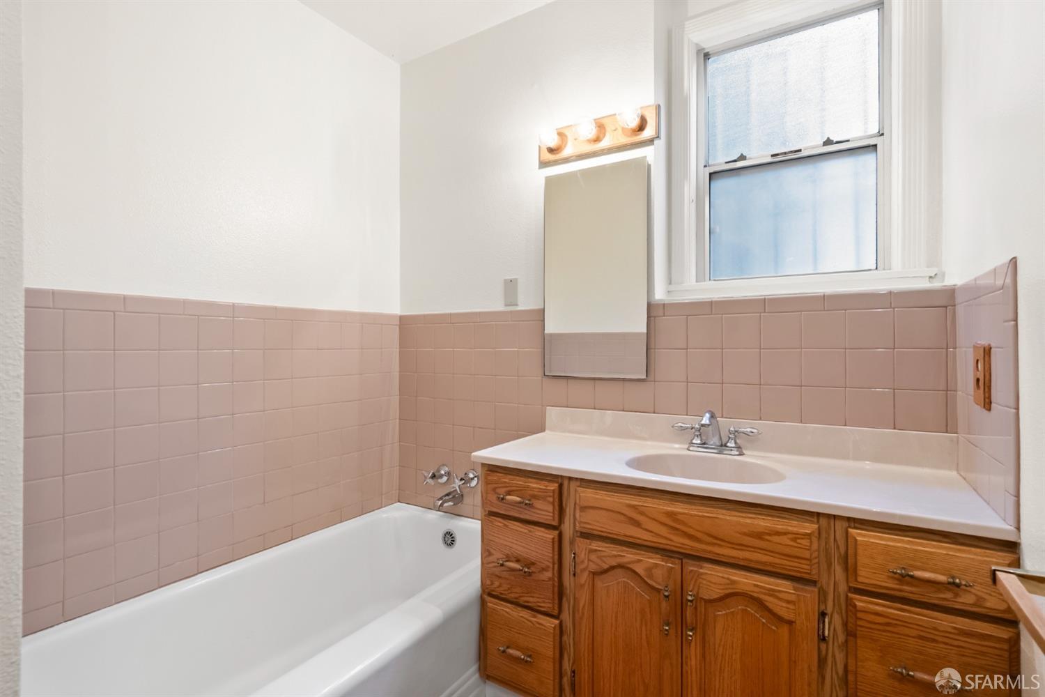 275 Edgehill Way