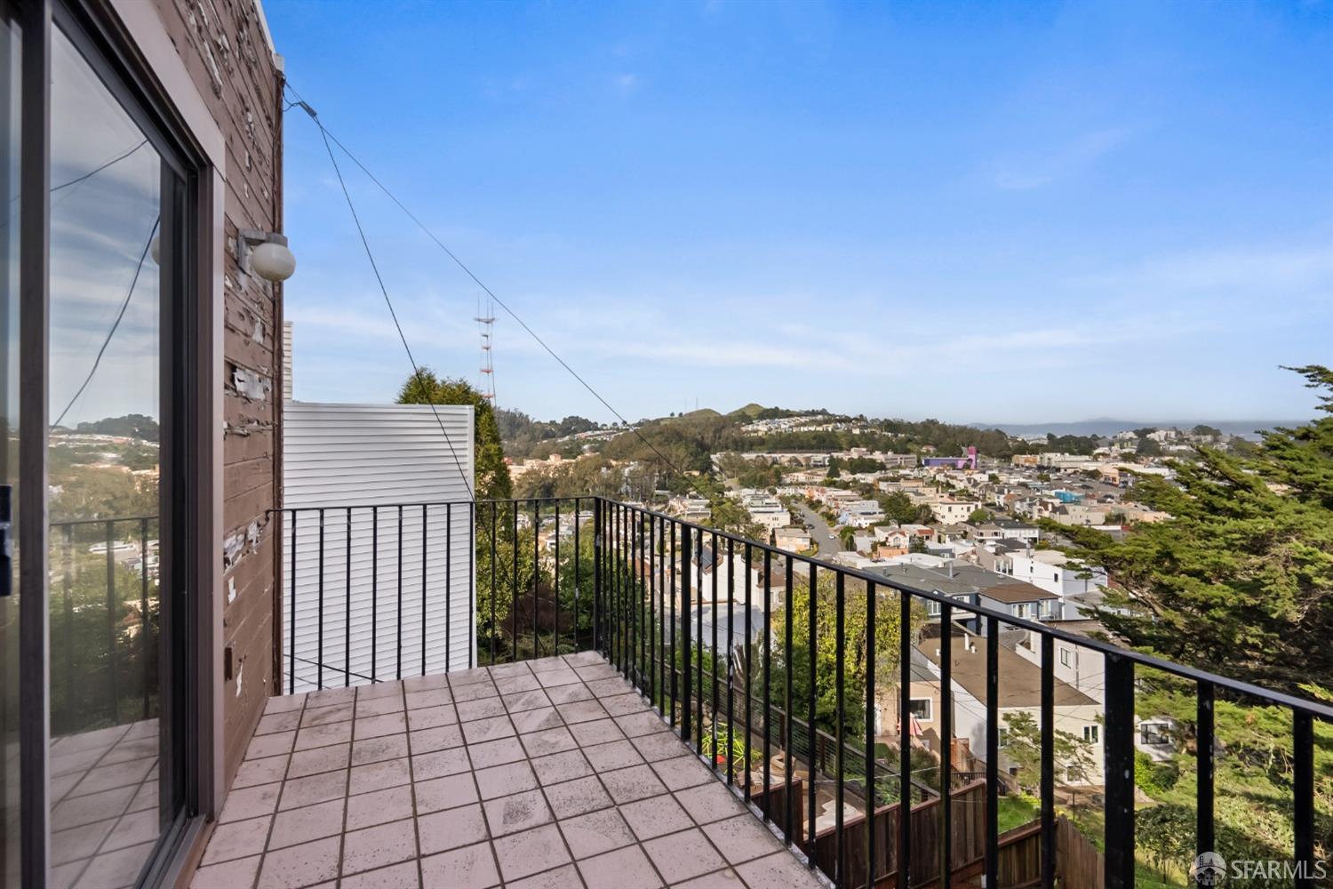 275 Edgehill Way