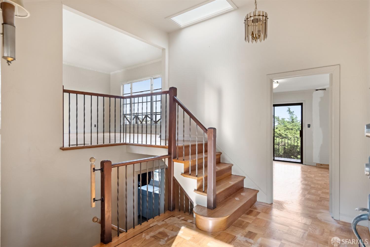 275 Edgehill Way