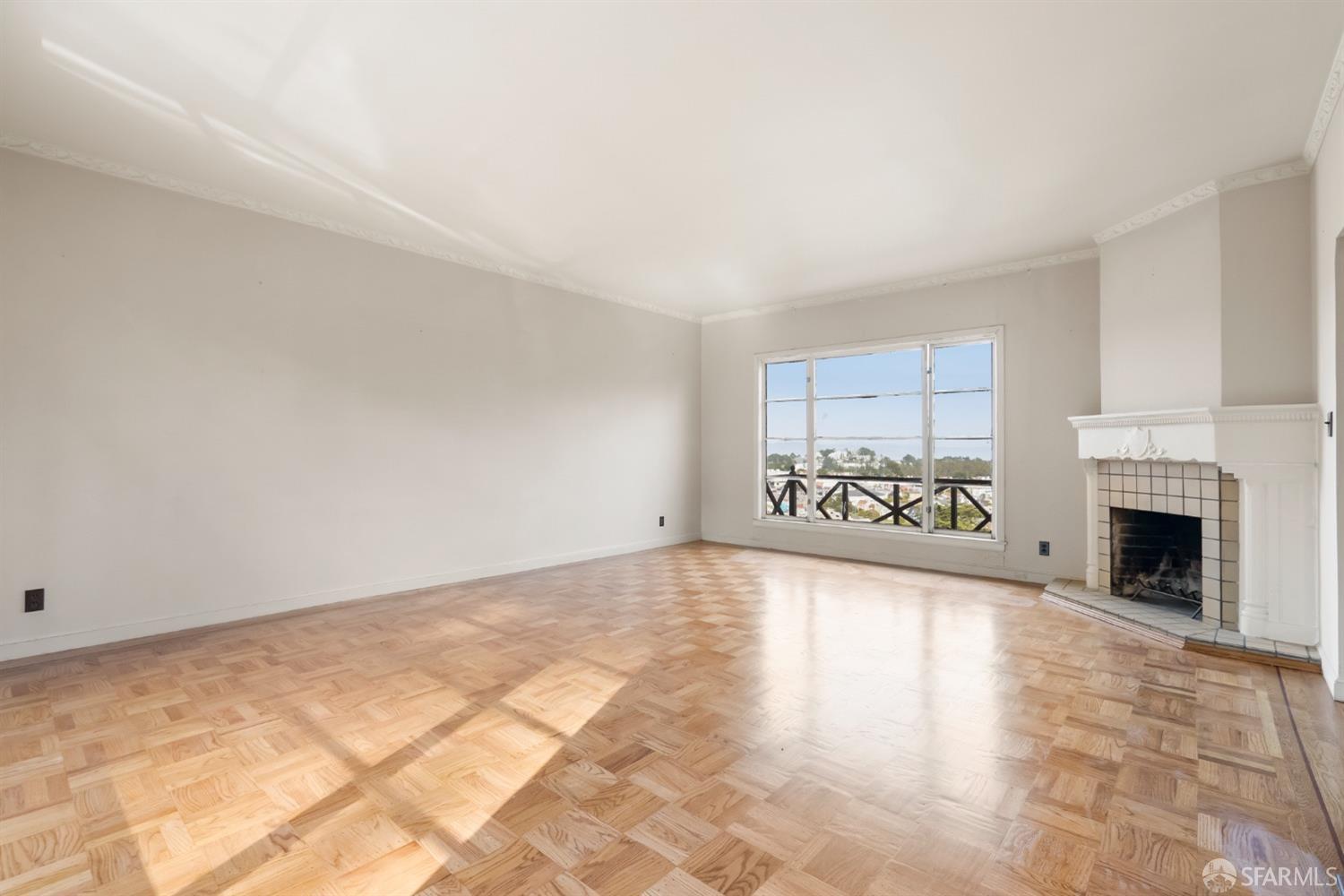 275 Edgehill Way