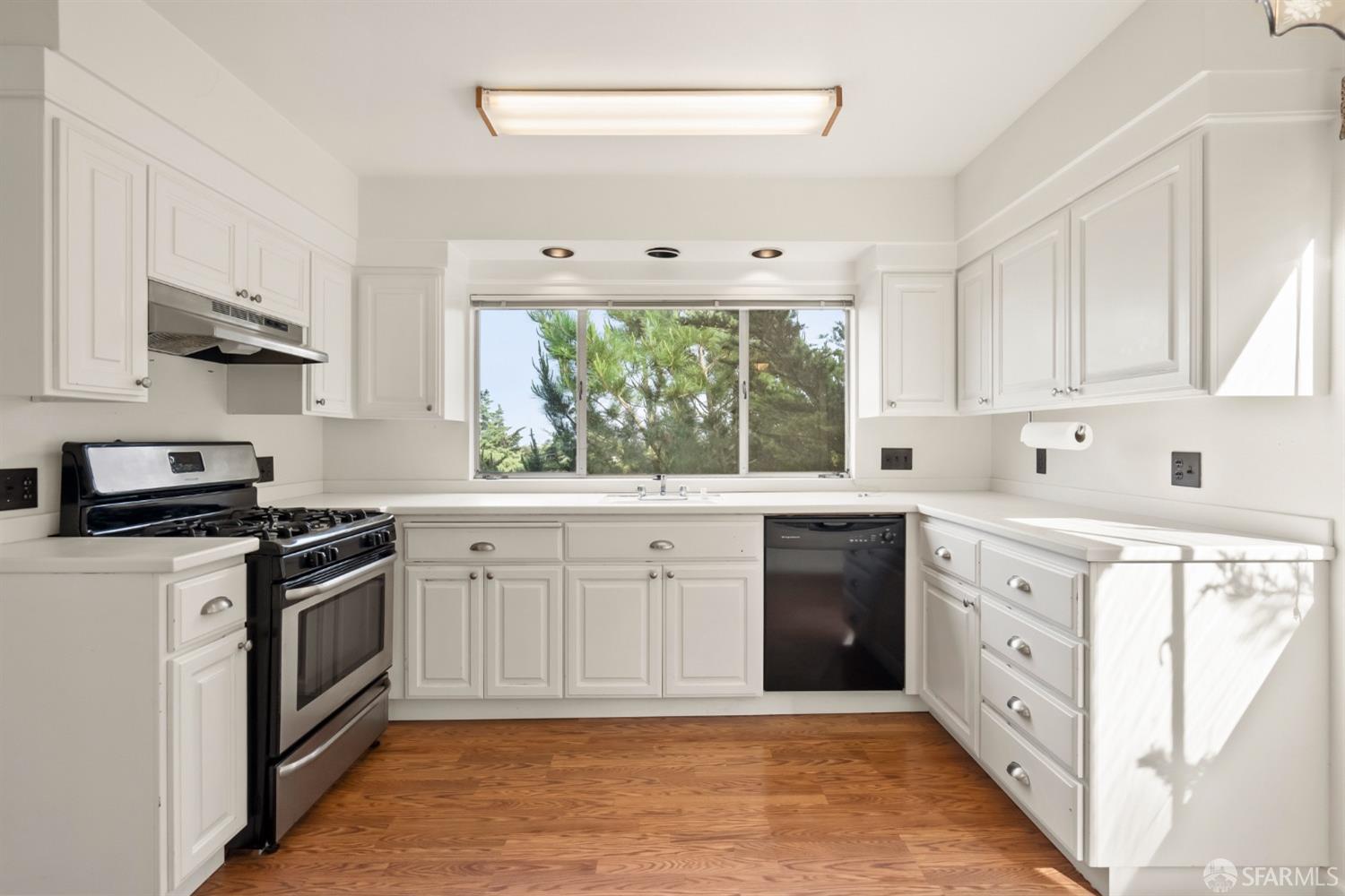 275 Edgehill Way