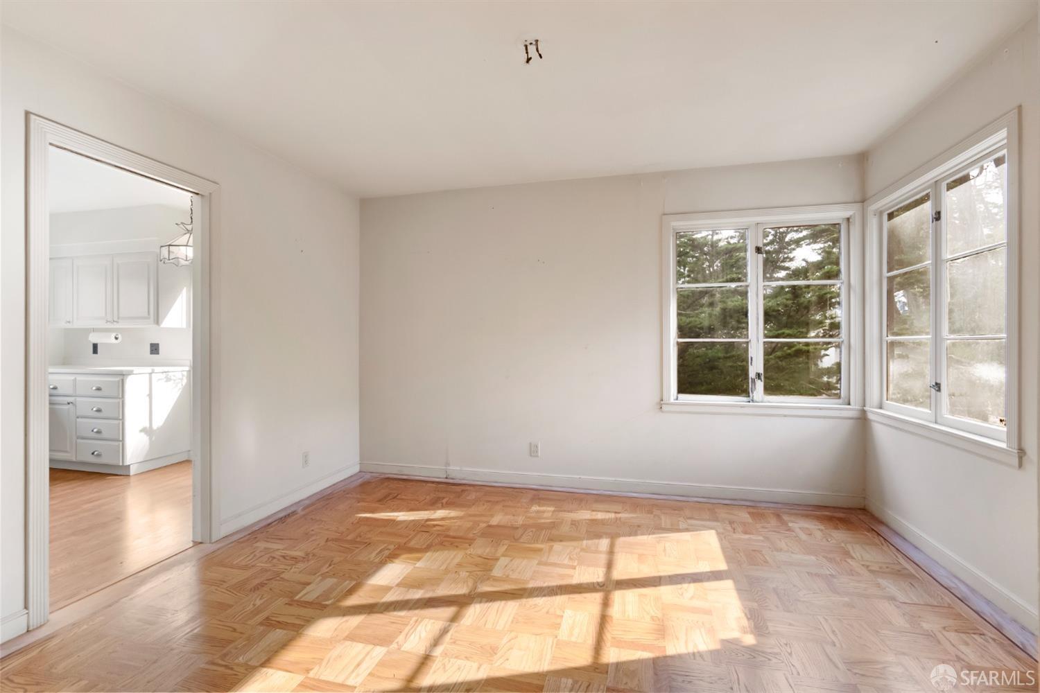 275 Edgehill Way