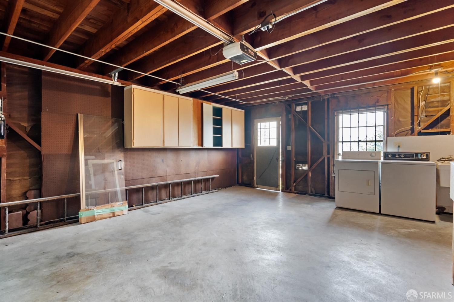 275 Edgehill Way