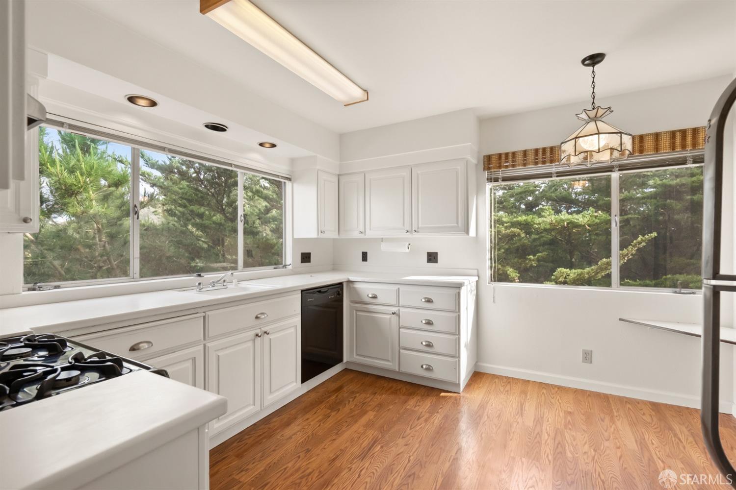 275 Edgehill Way