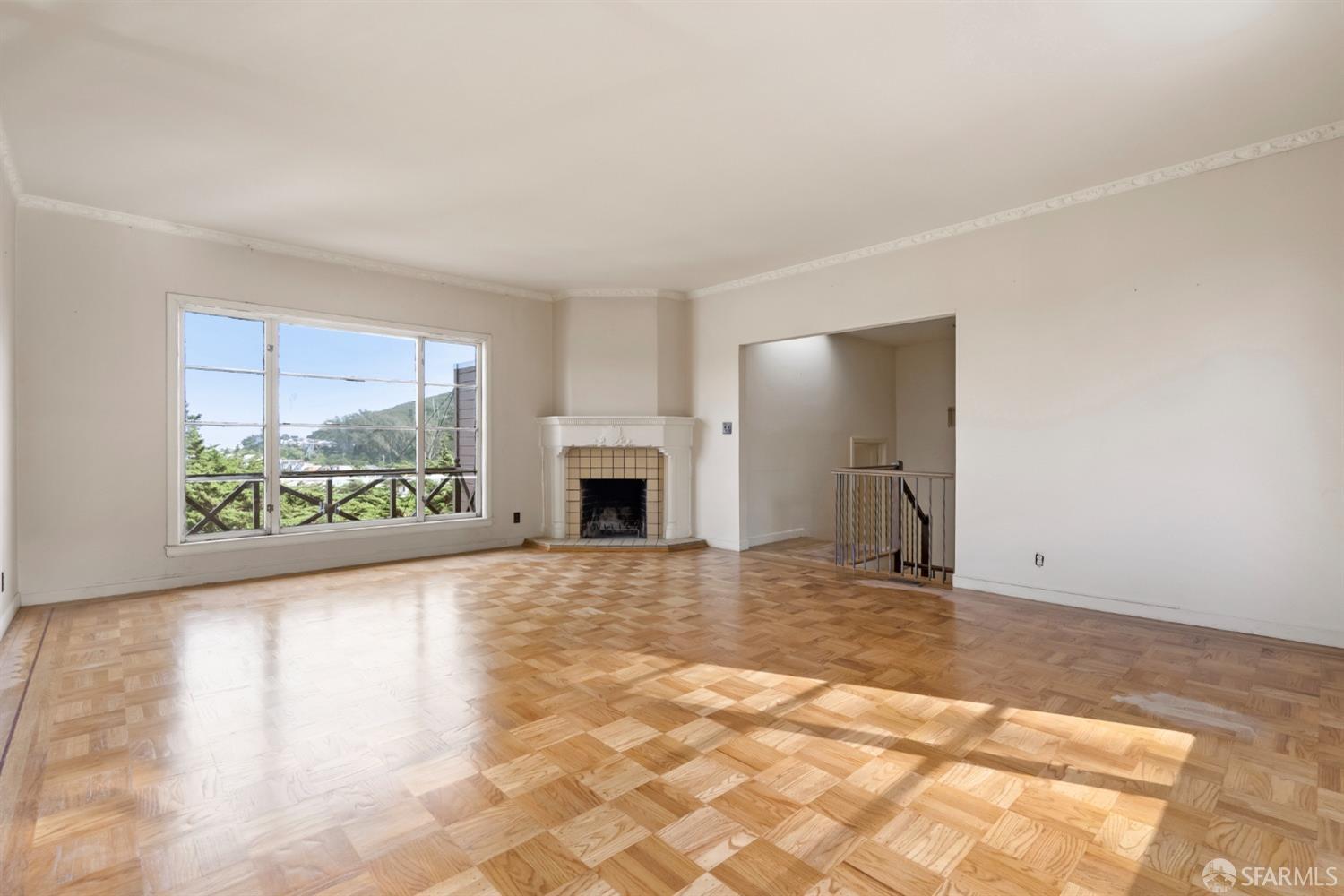 275 Edgehill Way