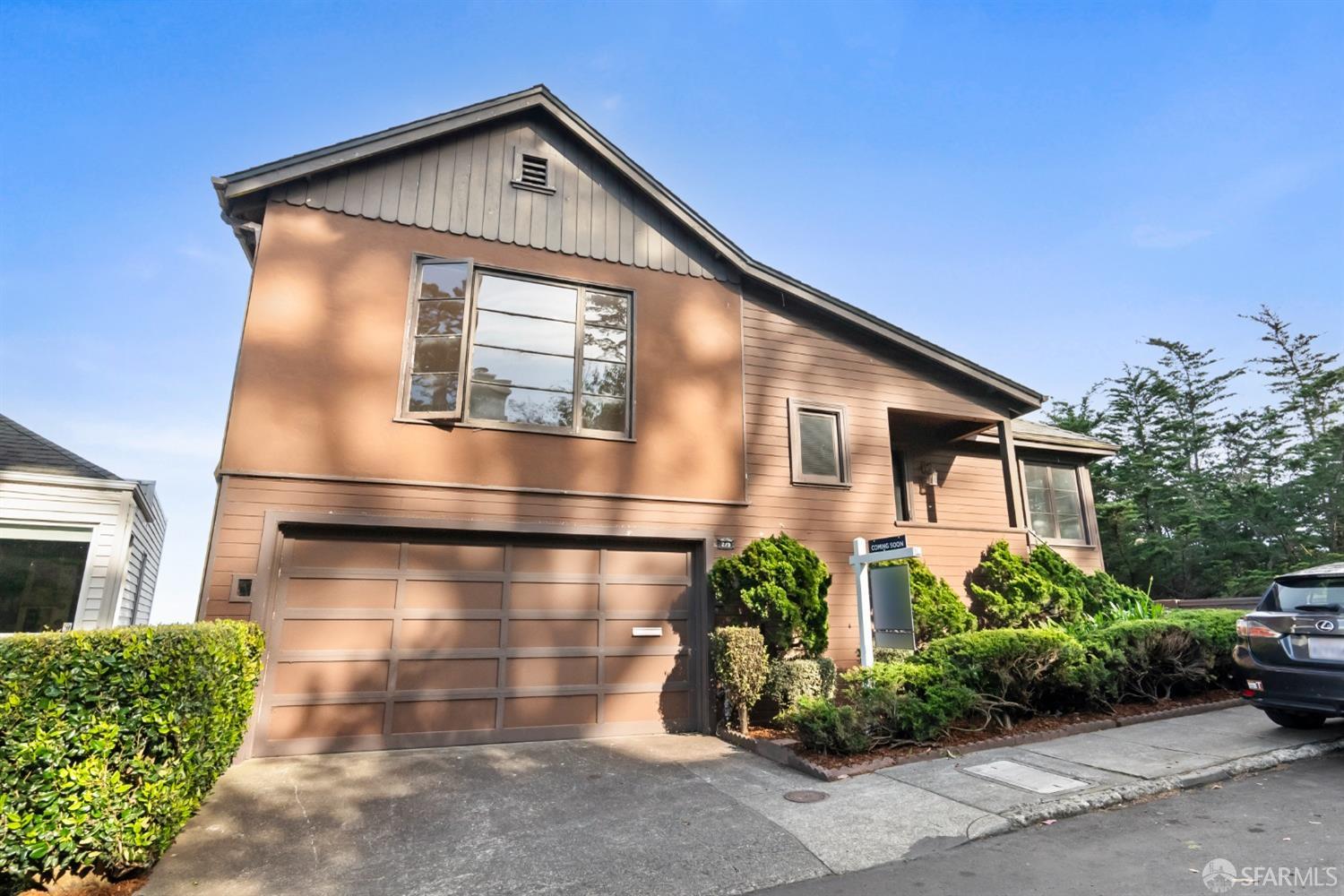 275 Edgehill Way