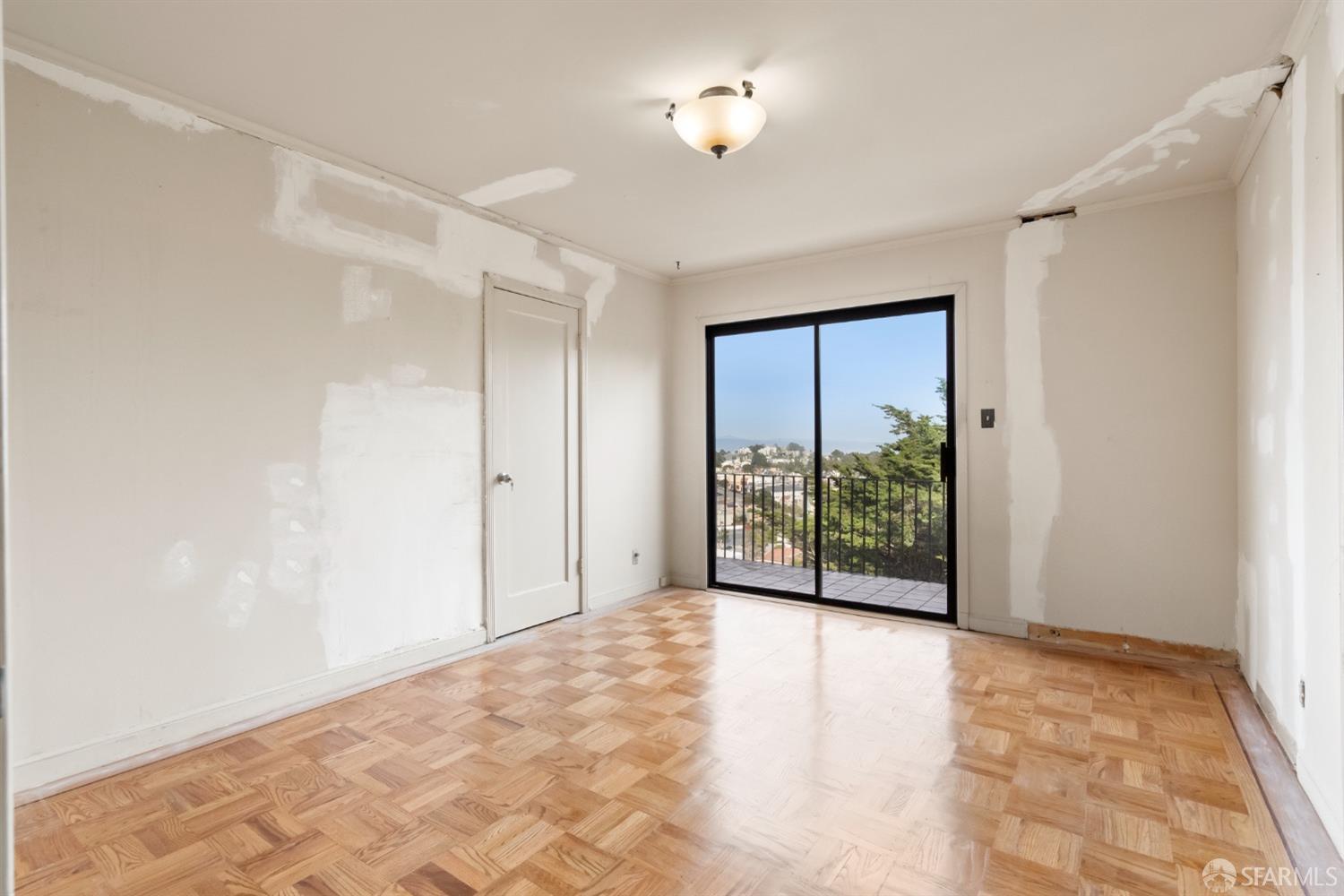 275 Edgehill Way