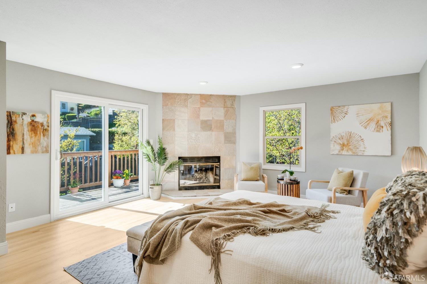 3441 Oak Knoll Boulevard