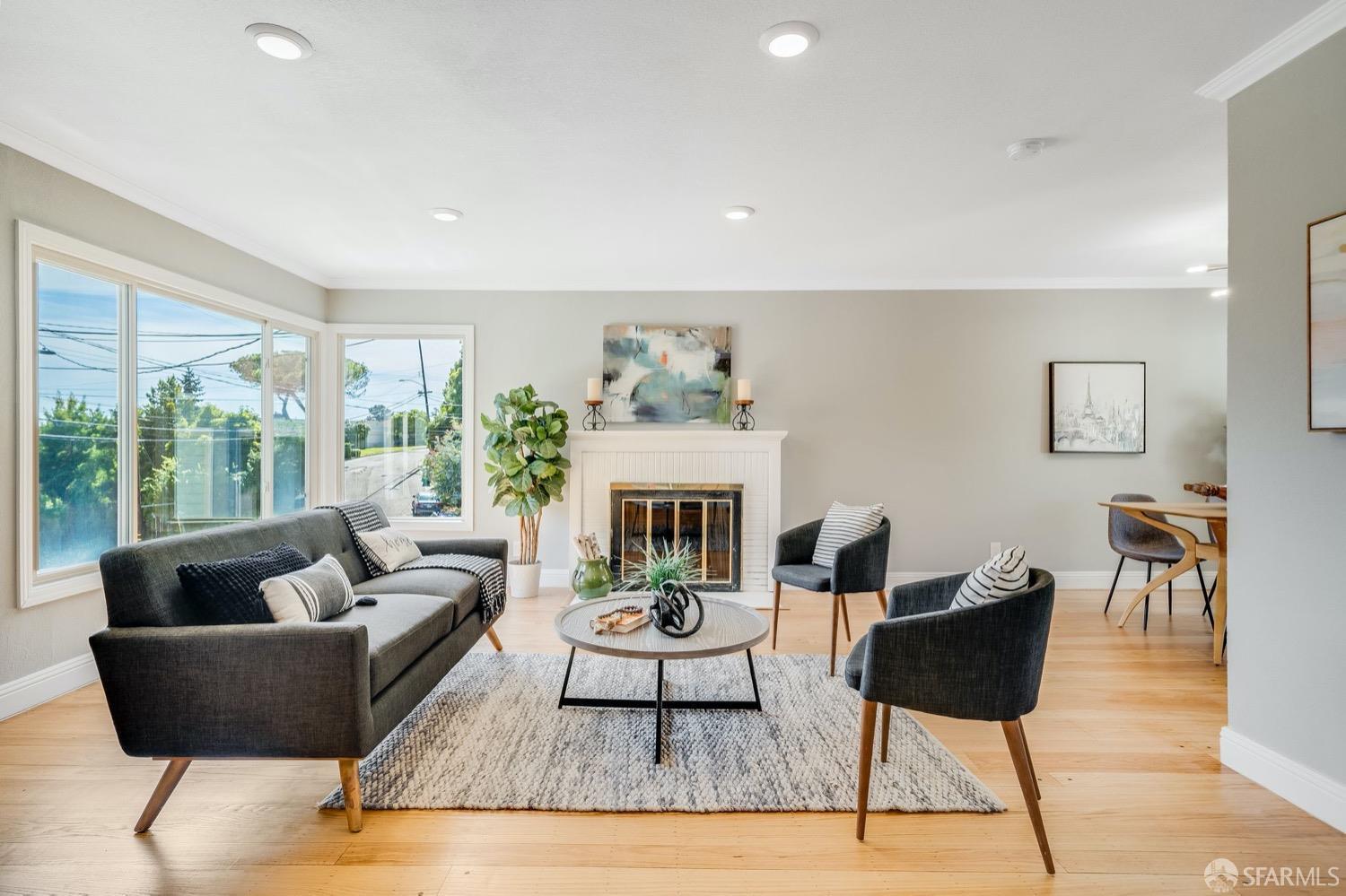 3441 Oak Knoll Boulevard