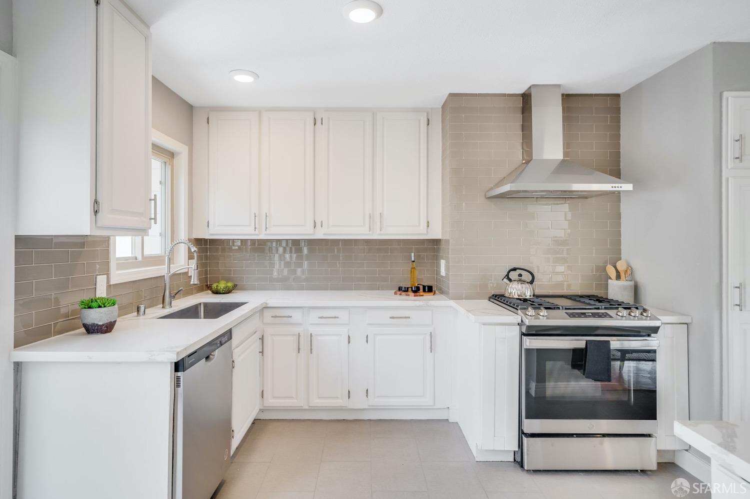 3441 Oak Knoll Boulevard