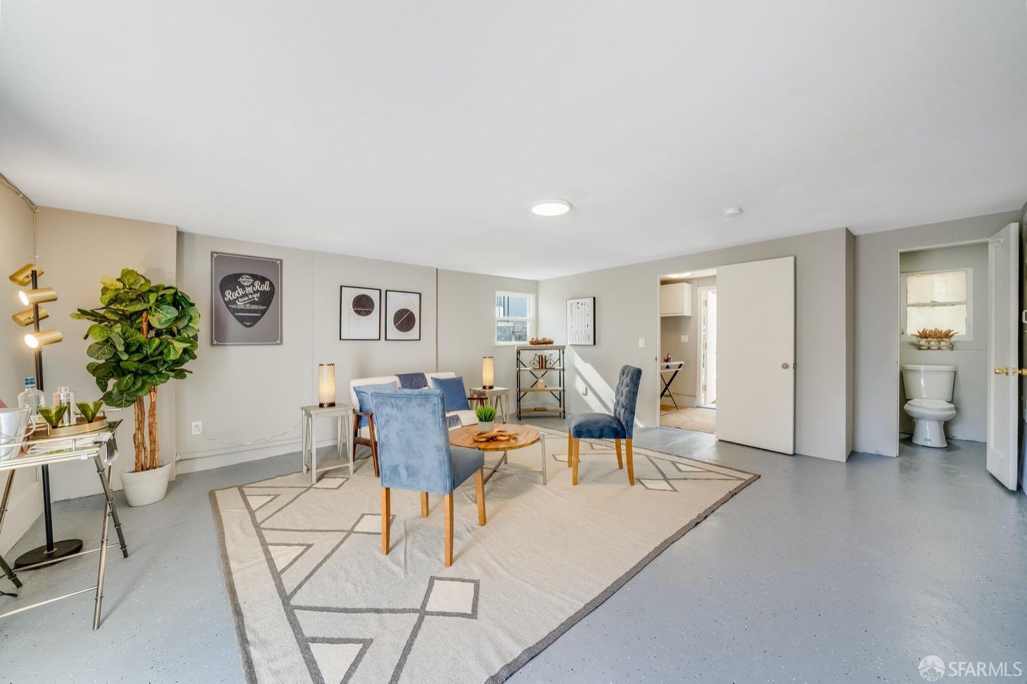 3441 Oak Knoll Boulevard