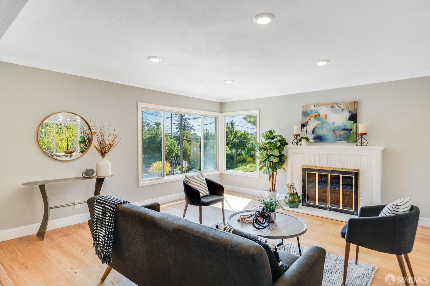 3441 Oak Knoll Boulevard