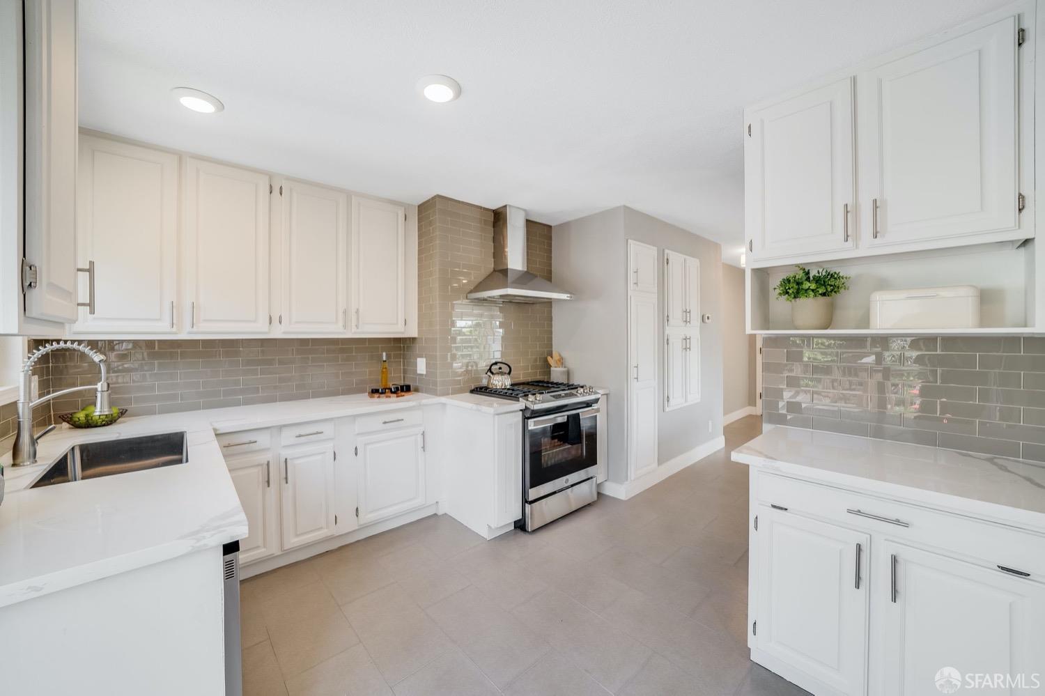3441 Oak Knoll Boulevard