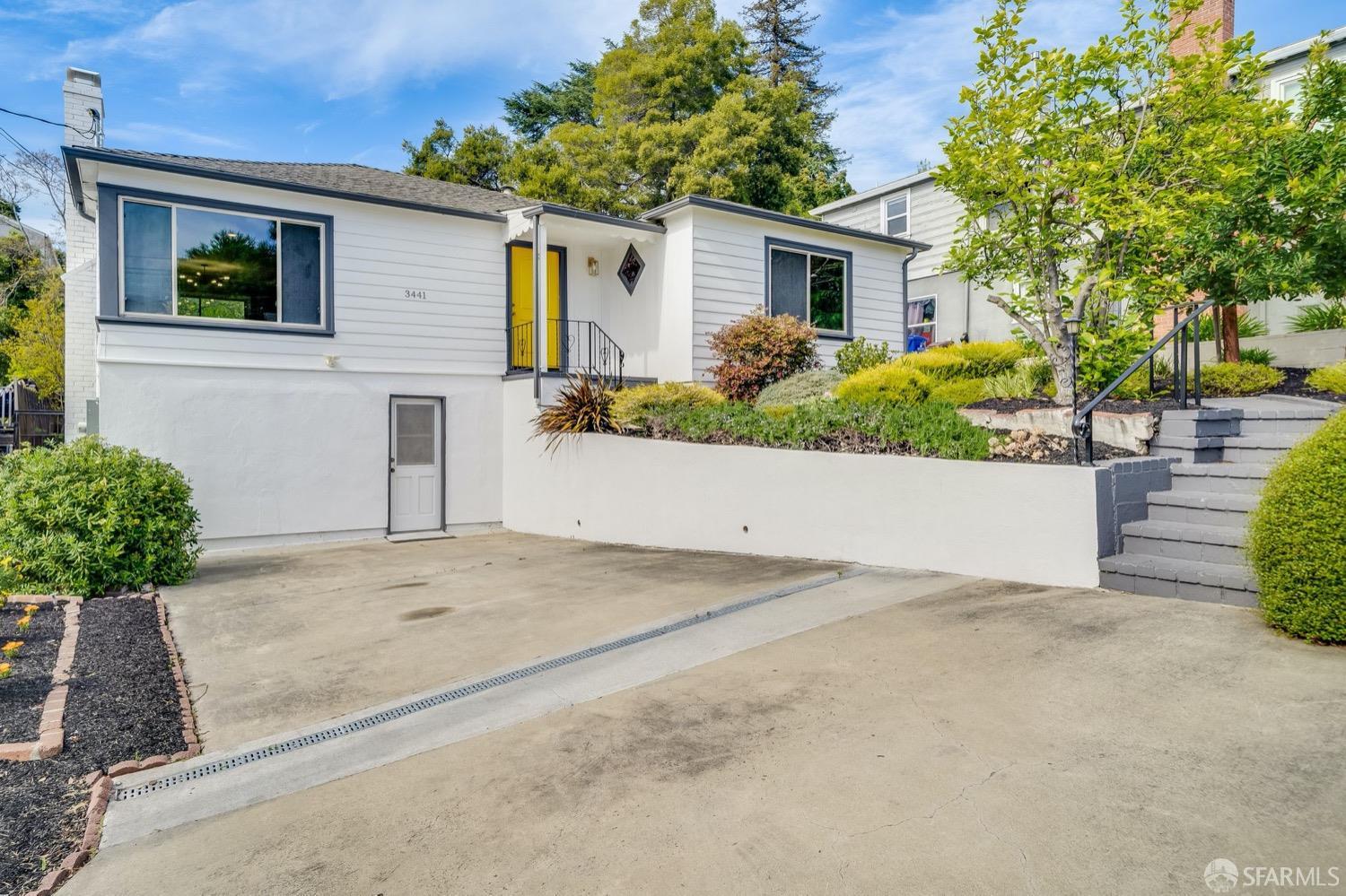 3441 Oak Knoll Boulevard