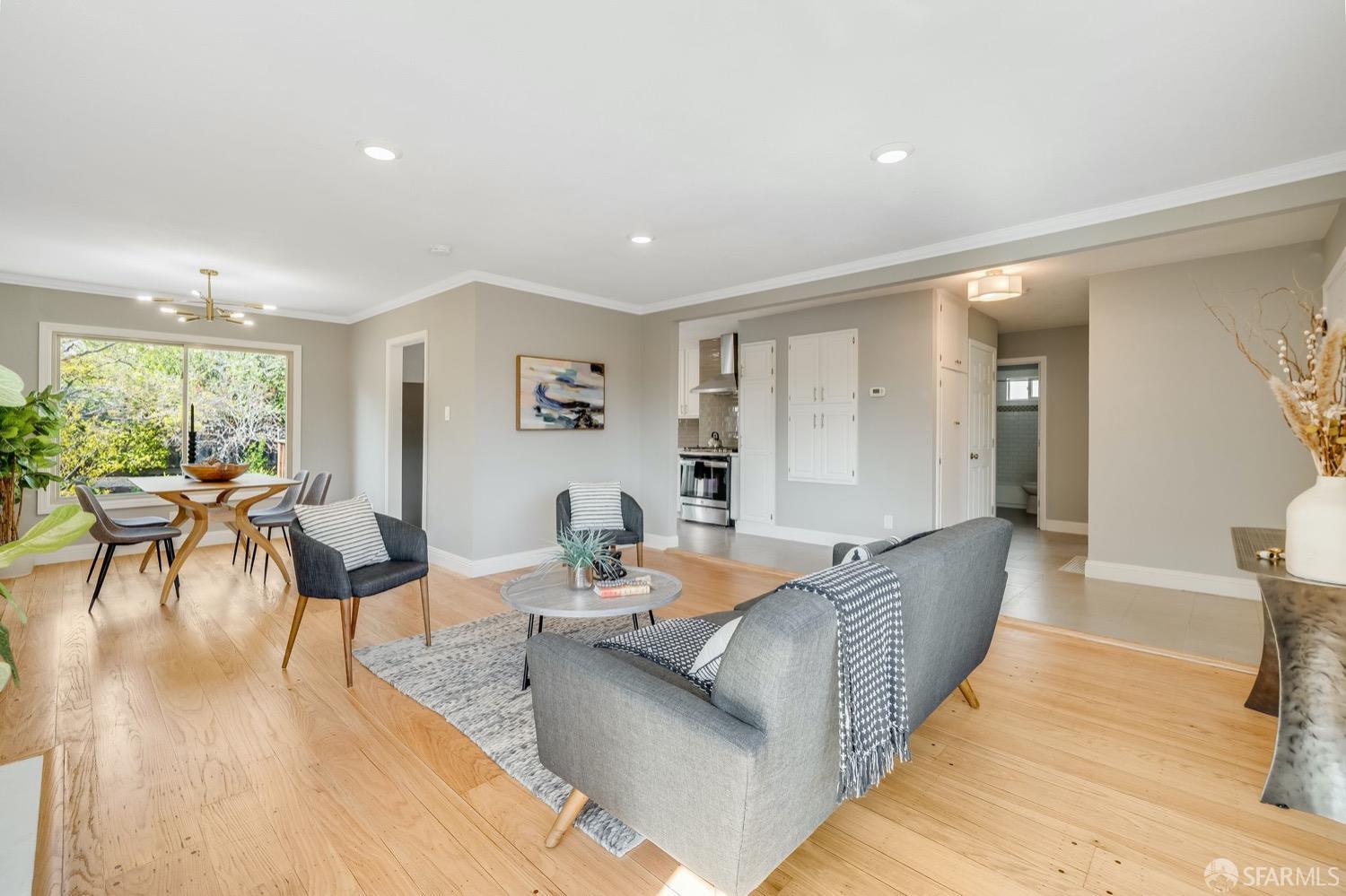 3441 Oak Knoll Boulevard