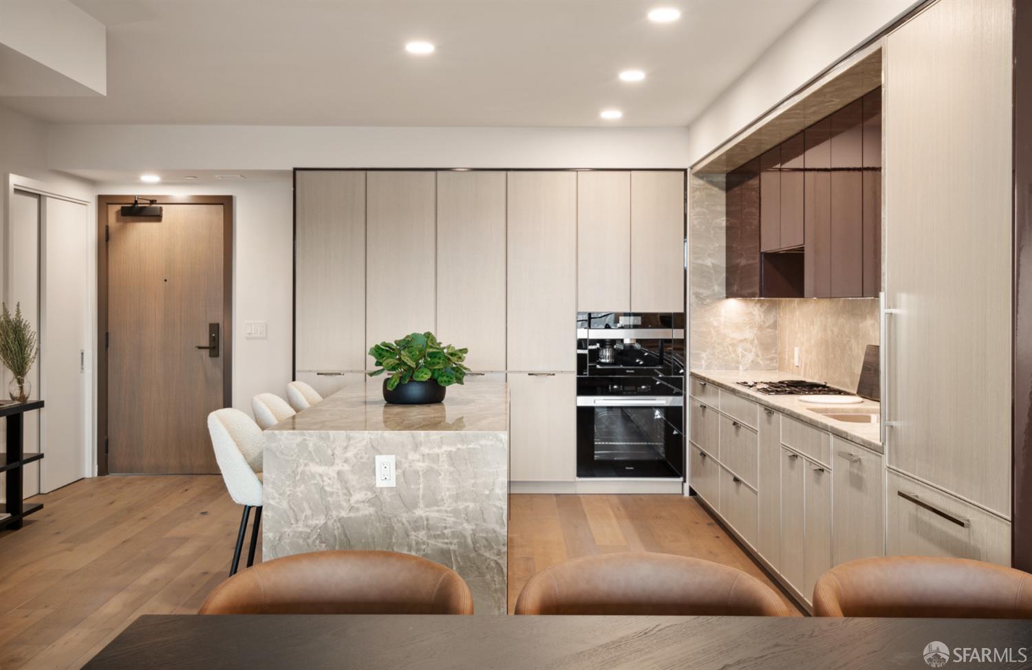 2525 Van Ness Avenue # 601