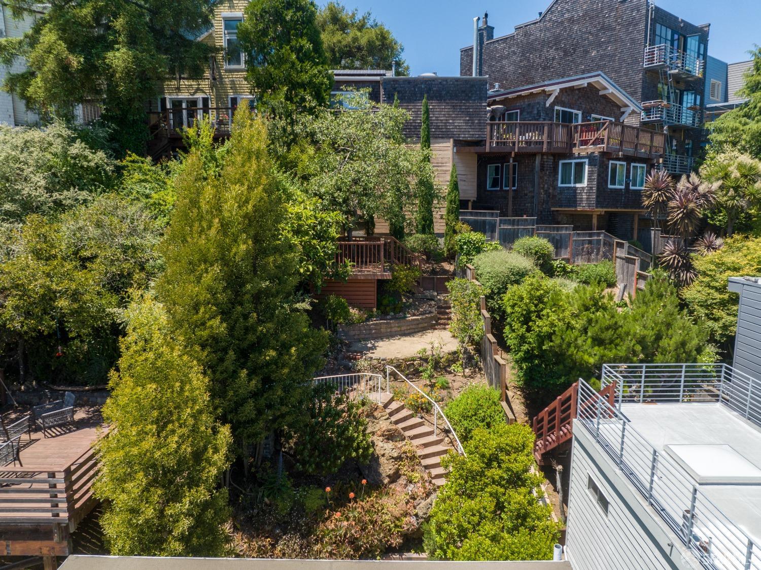 512 Roosevelt Way