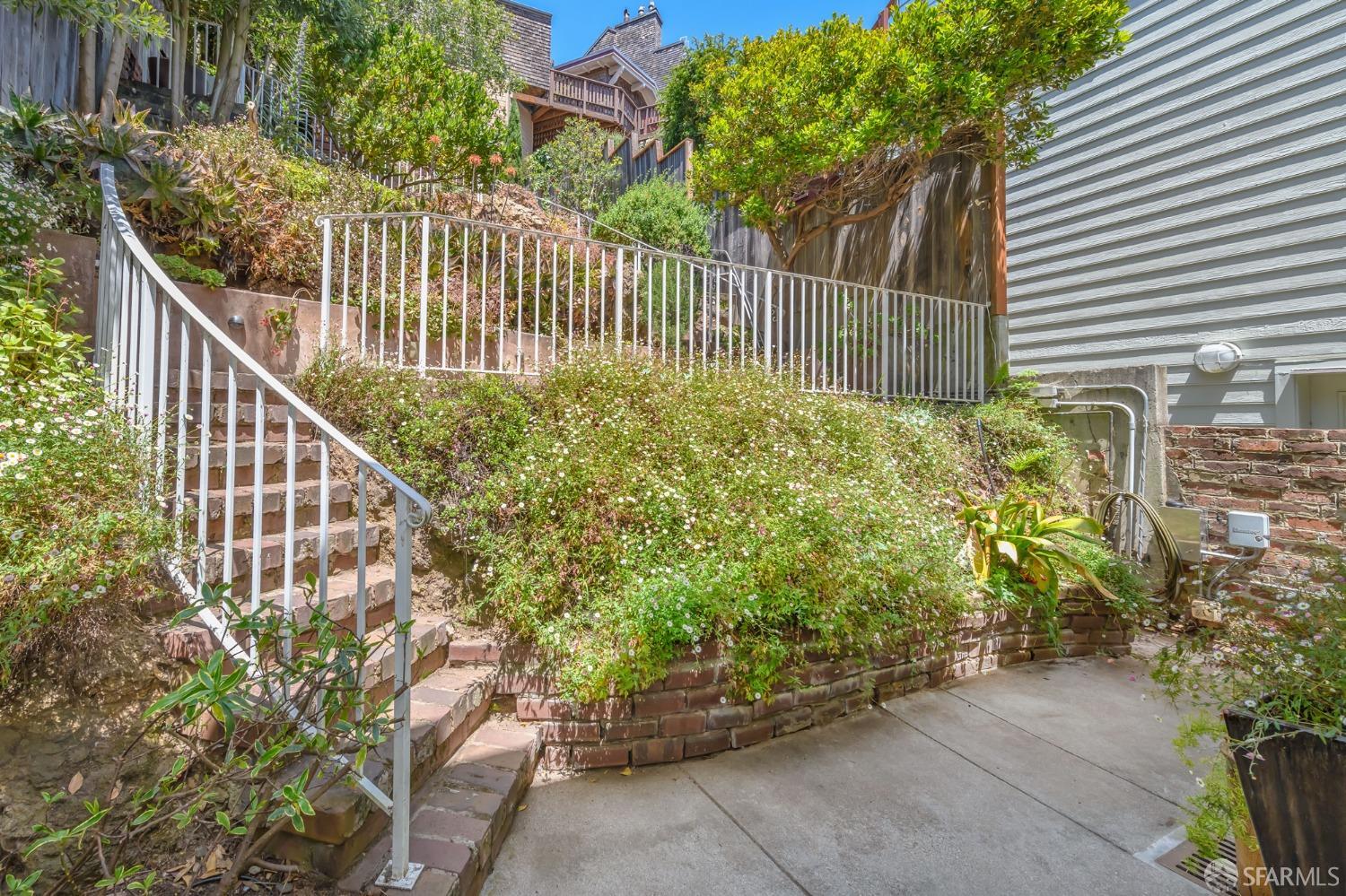 512 Roosevelt Way