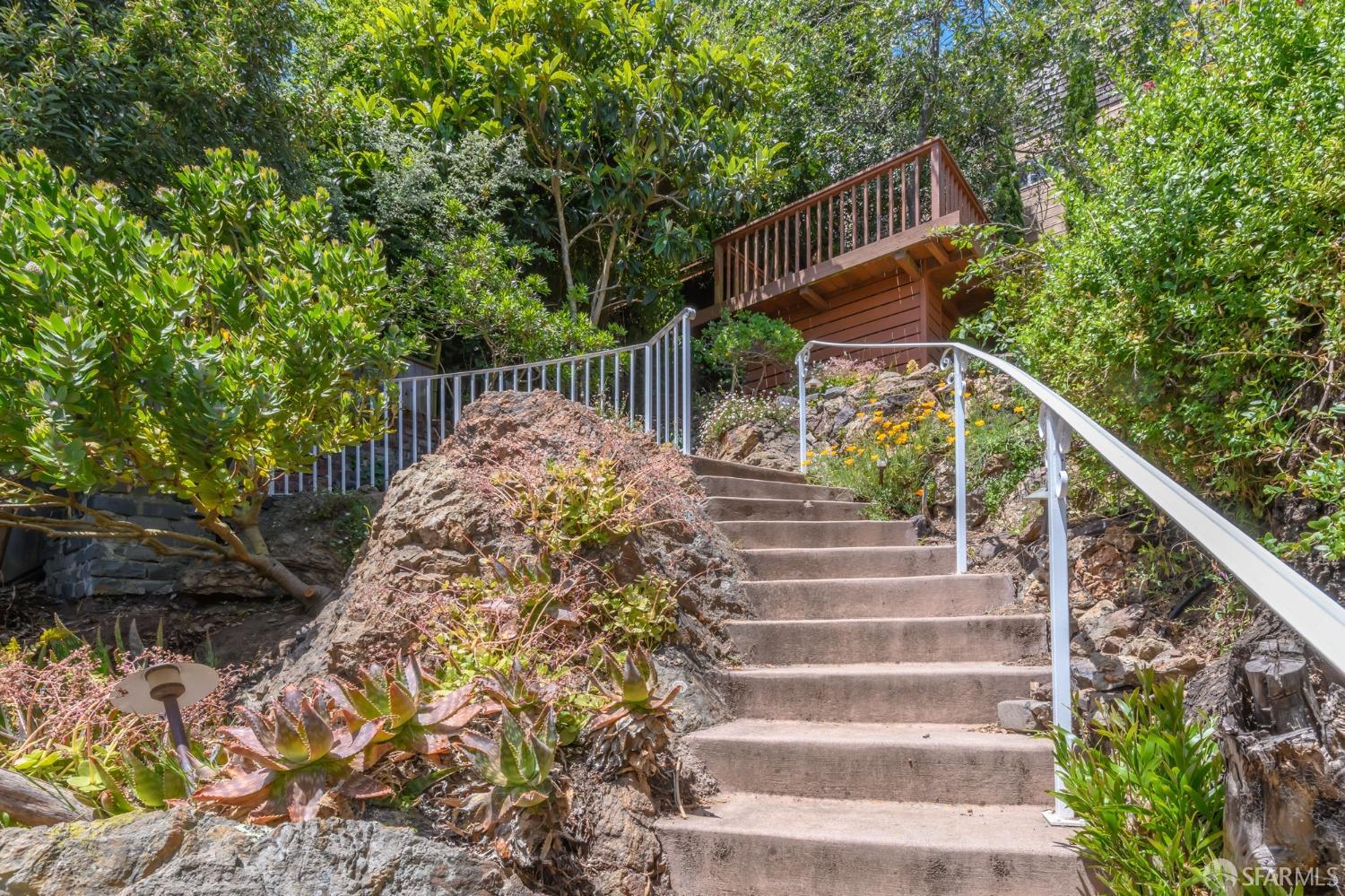 512 Roosevelt Way