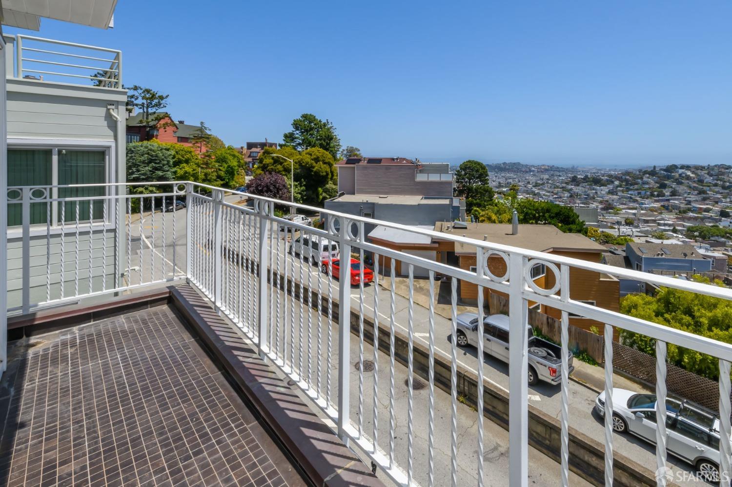 512 Roosevelt Way
